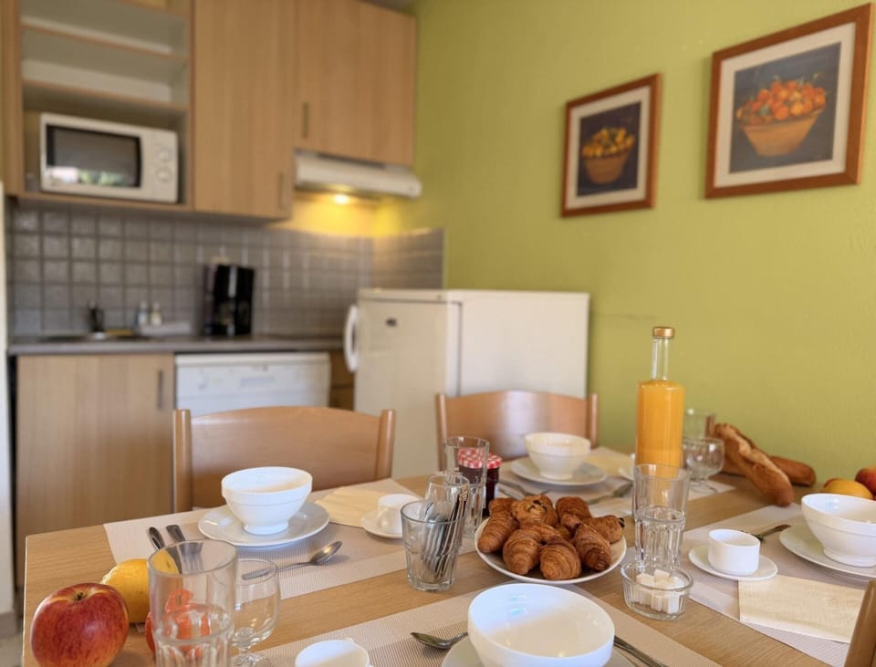 Apartment | Dining