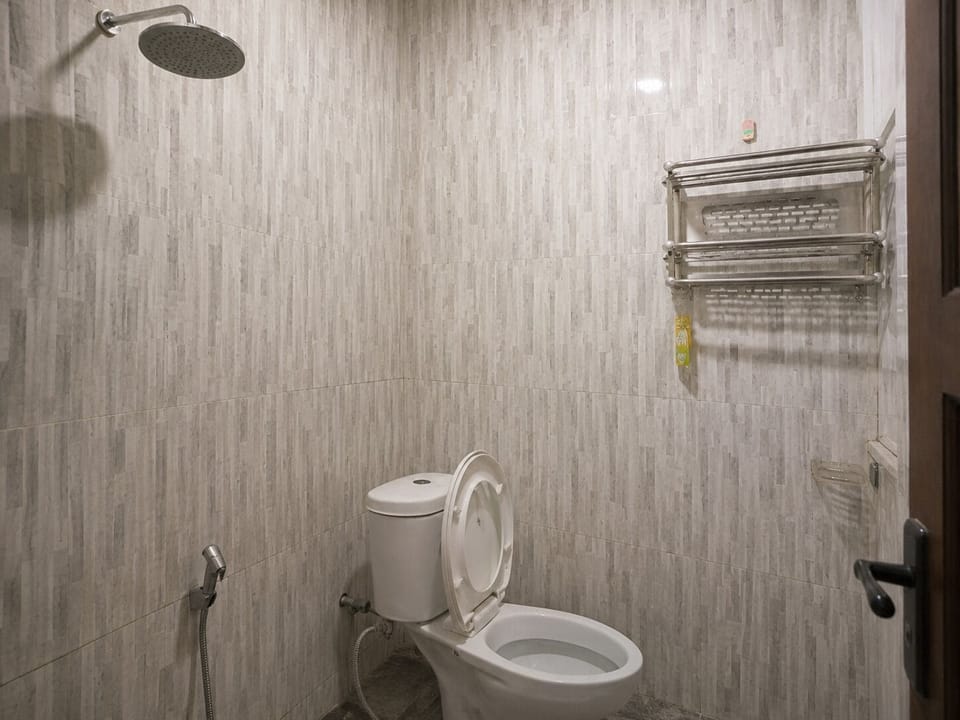 Basic Double Room | Bathroom