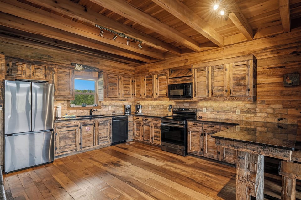 Kitchen with stainless steel appliances & granite counters