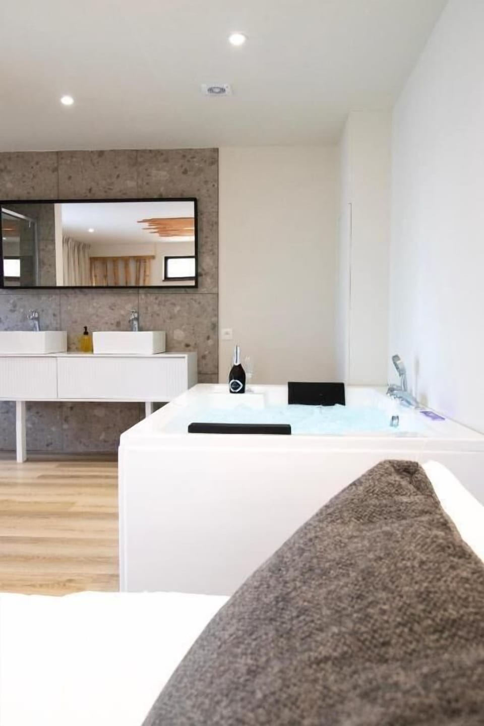 Premium Double Room, Garden View | Bathroom | Bathrobes, slippers