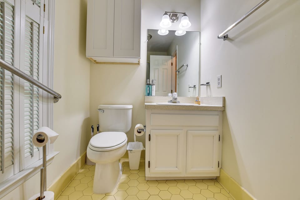 Cary Escape Near Golf, Trails & Downtown Fun Cottage in Cary
