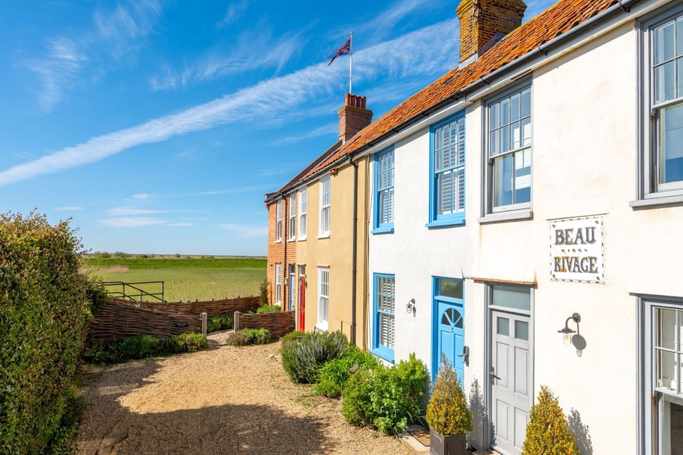 Beau Rivage, Cley: Pretty terrace row with views over the reedbeds!