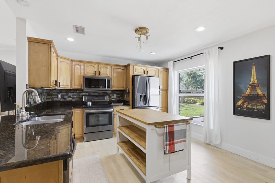 House, 3 Bedrooms | Private kitchen | Fridge, oven, coffee/tea maker, toaster