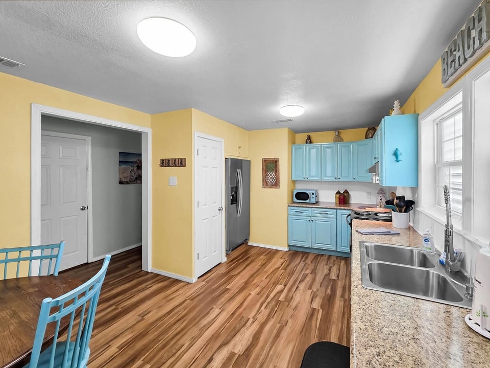 House, 2 Bedrooms | Private kitchen | Coffee/tea maker