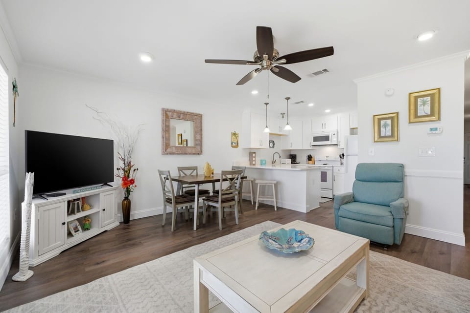 Grand Caribbean 305W- Bright and airy open-concept living space where you'll feel right at home with a fully equipped kitchen, cozy dining area, and comfortable seating for relaxing after your adventures.