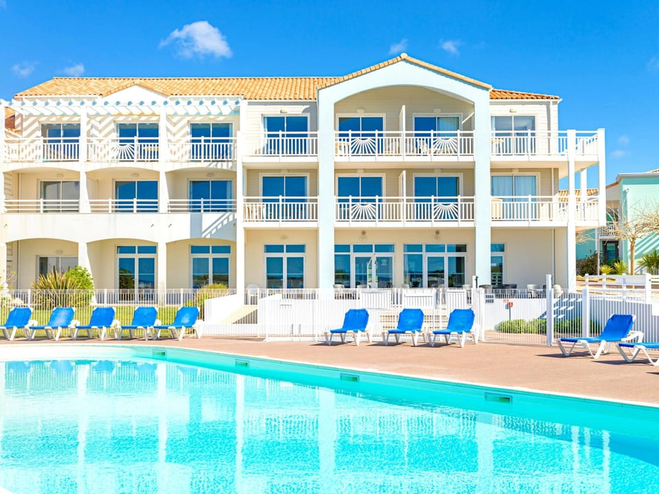 Apartment | Pool | Outdoor pool, a heated pool