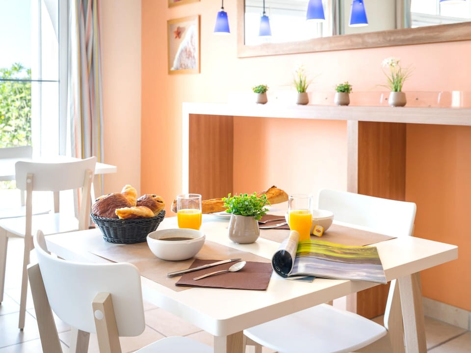 Apartment | Dining