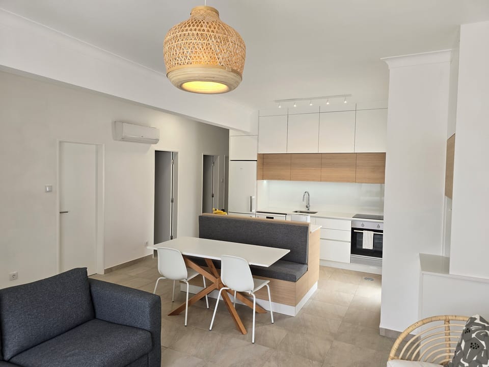 Bright, modern, fully renovated.