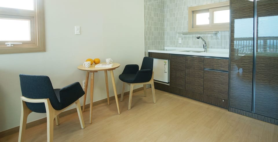 Island | Room amenity