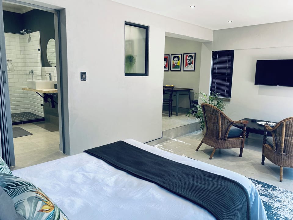 Deluxe Apartment, Garden View | Blackout drapes, soundproofing, iron/ironing board, free WiFi