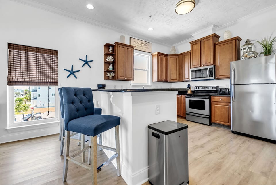 Eat-in bar seating