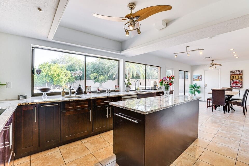 Kitchen | Granite Countertops | Stainless Appliances