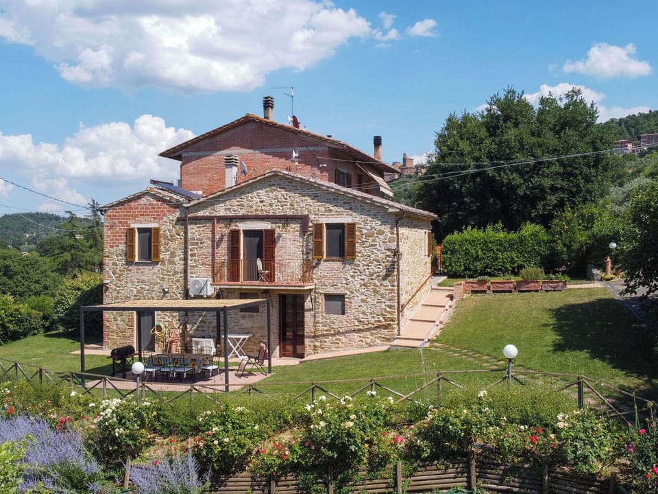 Building, House, Home, Residential Area, Shrub, Cottage, Roof, Rural Area, Human Settlement, Farmhouse