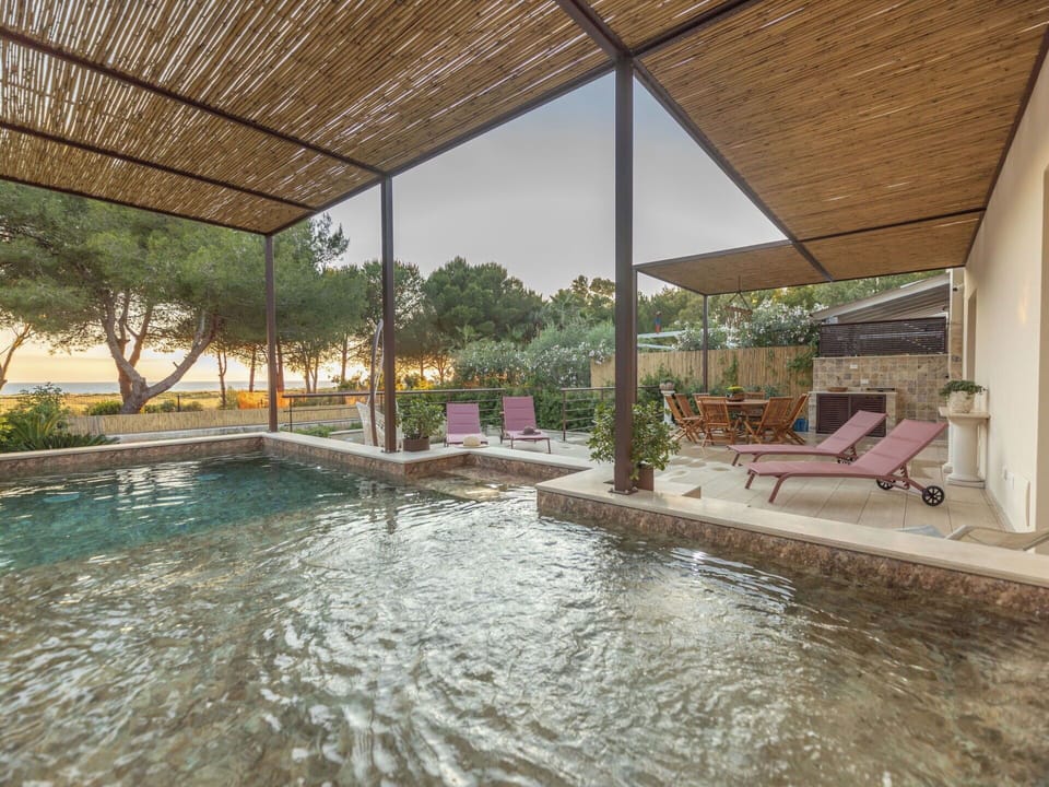 Resort, Shade, Swimming Pool, Eco Hotel, Garden, Estate, Landscaping, Outdoor Structure, Backyard, Deck