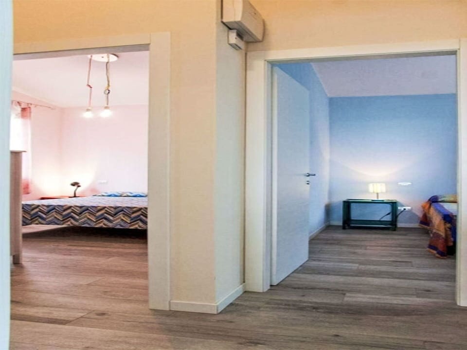 Floor, Interior Design, Flooring, Wall, Wood Flooring, Wood, Furniture, Ceiling, Room, Lighting