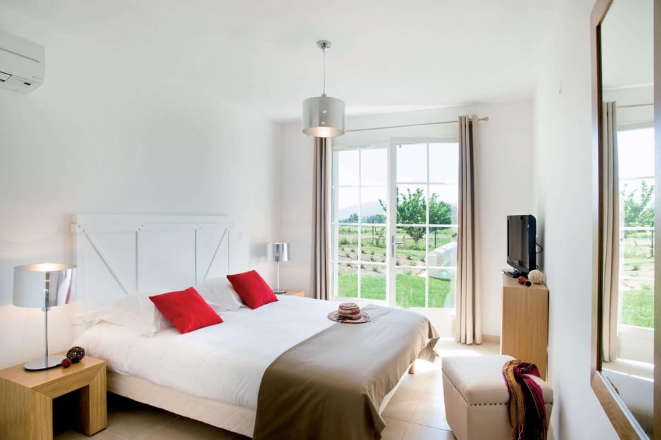 4 bedrooms, individually furnished, iron/ironing board