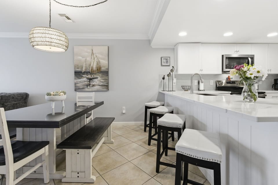 Dining table and breakfast nook