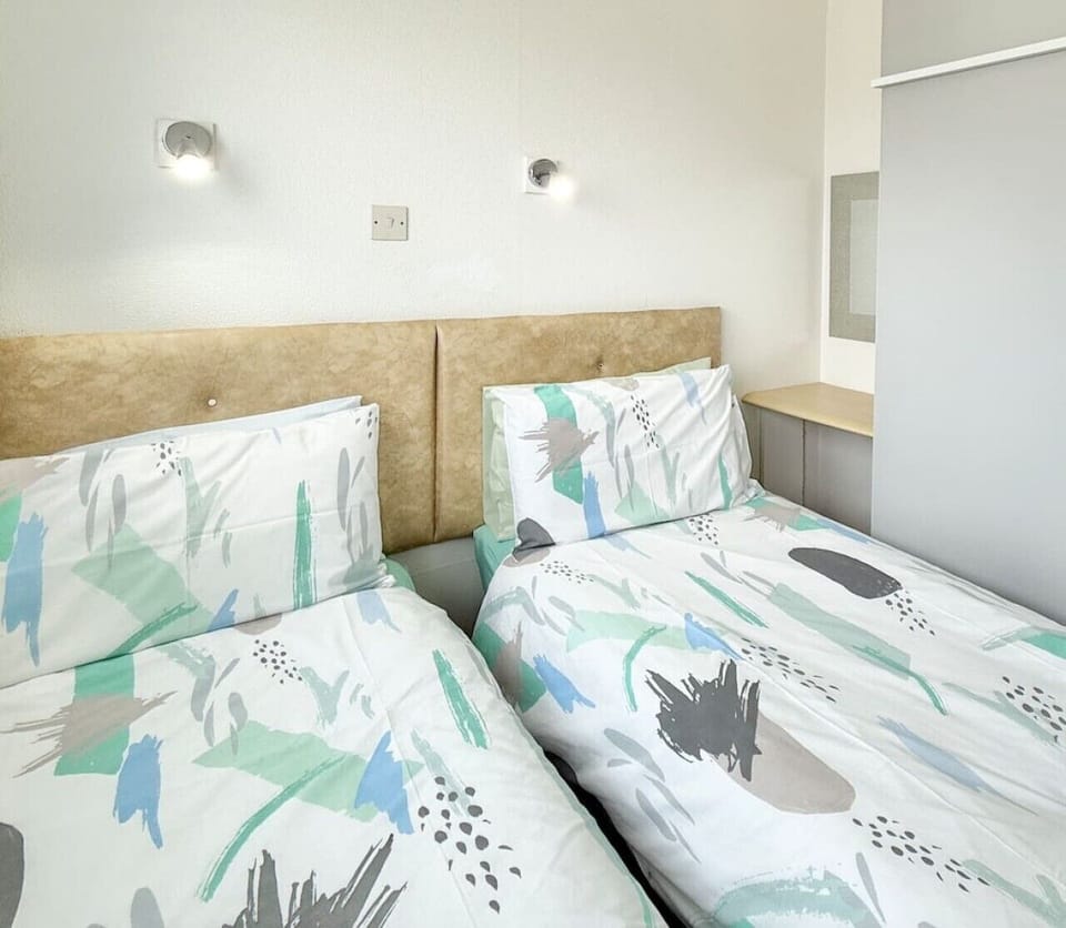 Twin bedroom