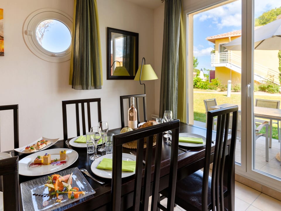 Apartment | Dining