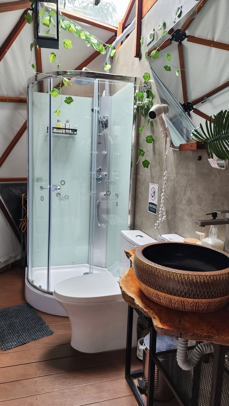 Deluxe Bungalow, Balcony, Mountain View | Bathroom | Combined shower/tub, hair dryer, towels