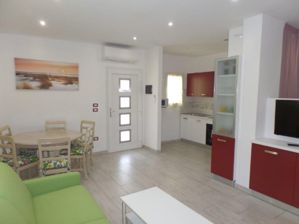 Apartment, 3 Bedrooms, Garden View | Living room