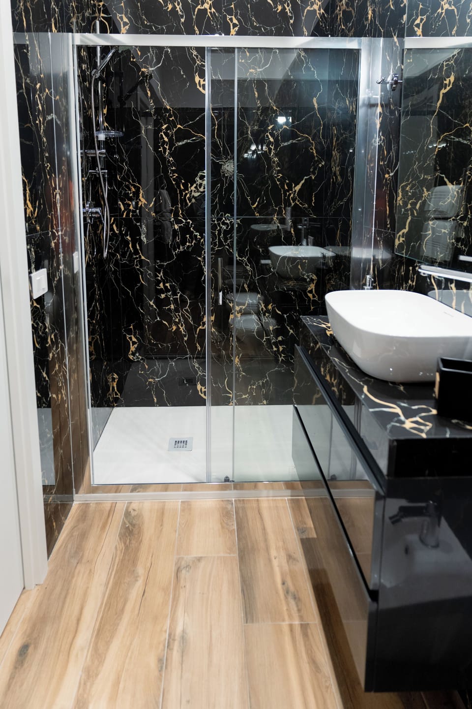 Deluxe Room 5 | Bathroom | Shower, hair dryer, towels, soap