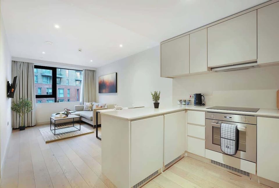 Kitchen equipped with all essentials, including, oven, fridge and full cookware set.