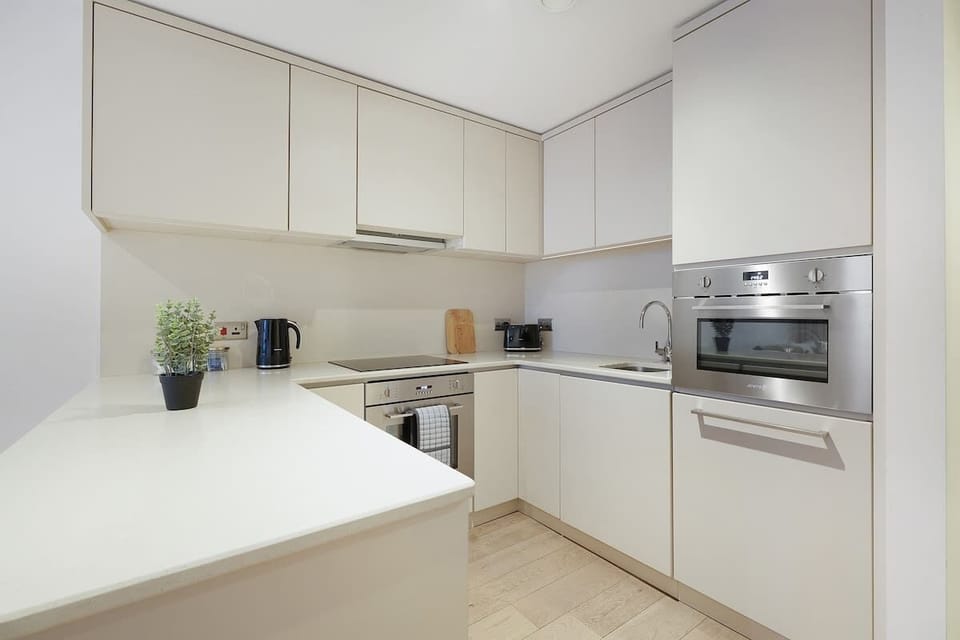 Kitchen equipped with all essentials, including, oven, fridge and full cookware set.