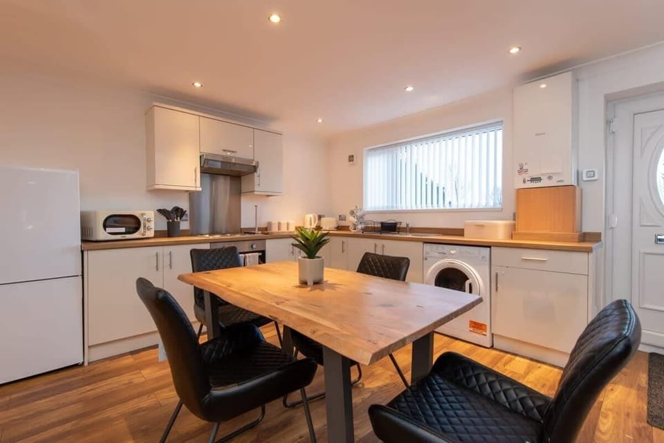 Family-friendly kitchen oasis equipped with all essentials, including a washer & dryer, oven, fridge and full cookware set. Plus a 4 seater dining table for enjoyable dinner. 