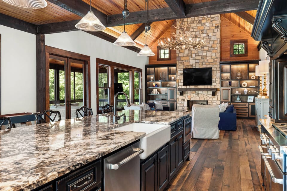 Kitchen with plenty of prep space for any meal
