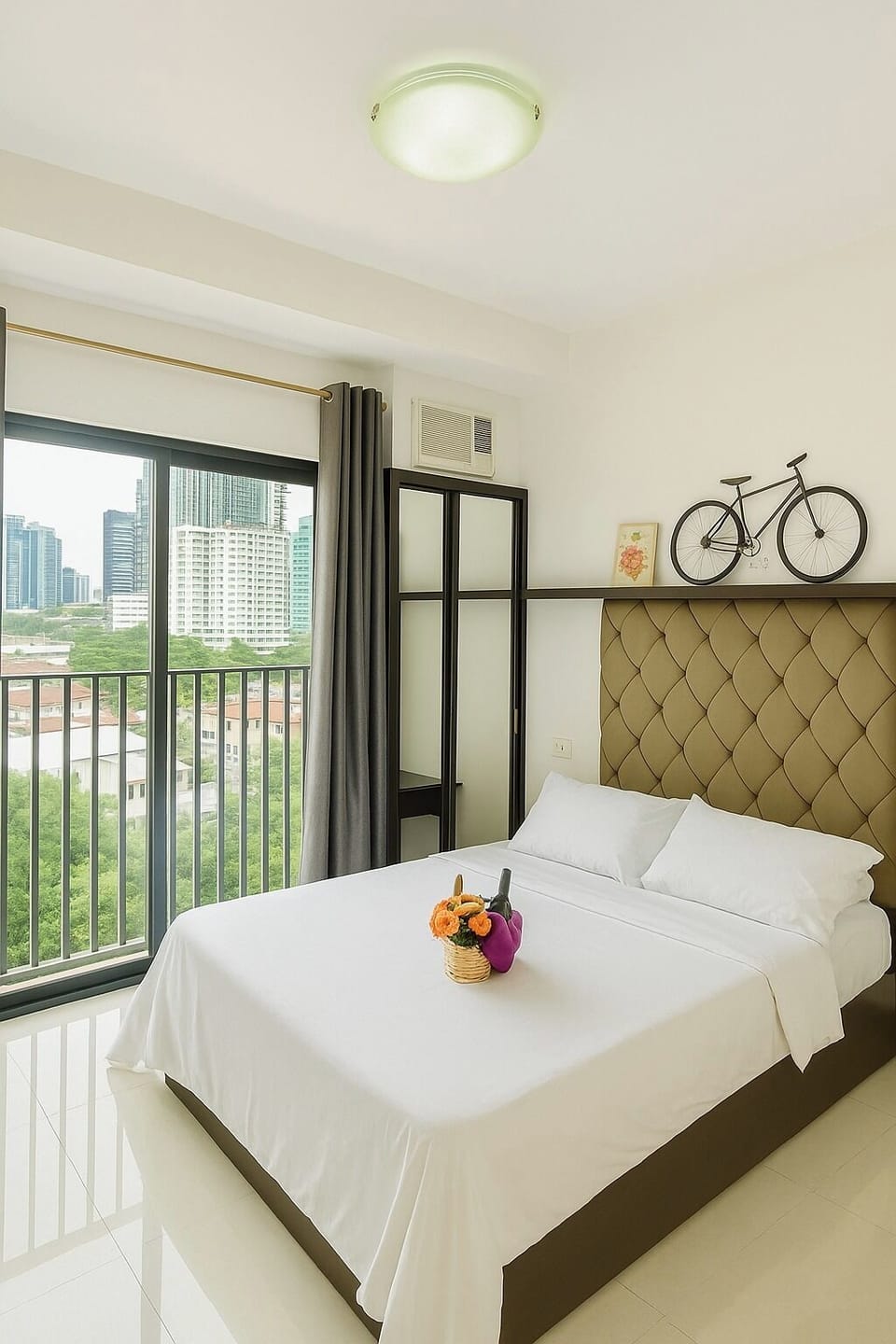 Family Condo, 1 Queen Bed, Balcony, City View | Free WiFi