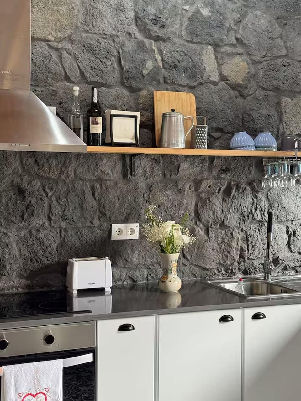 Cottage, Hill View | Private kitchen | Full-size fridge, microwave, oven, stovetop