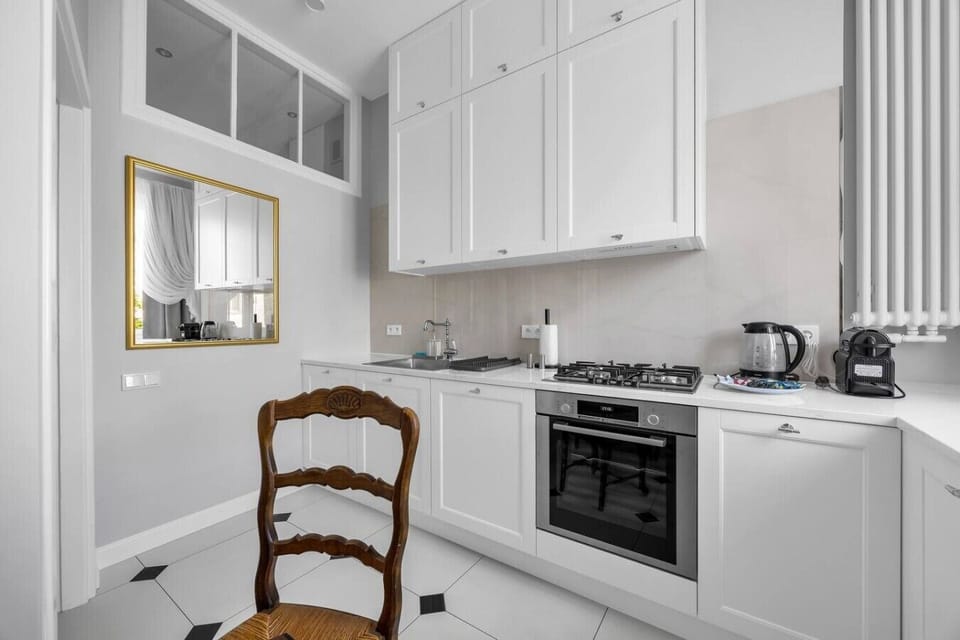 Bright Elegant Kitchen with Coffee Machine & Large Window | Book Now with RENTUJEMY.COM