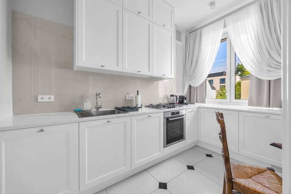 Bright Elegant Kitchen with Coffee Machine & Large Window | Book Now with RENTUJEMY.COM