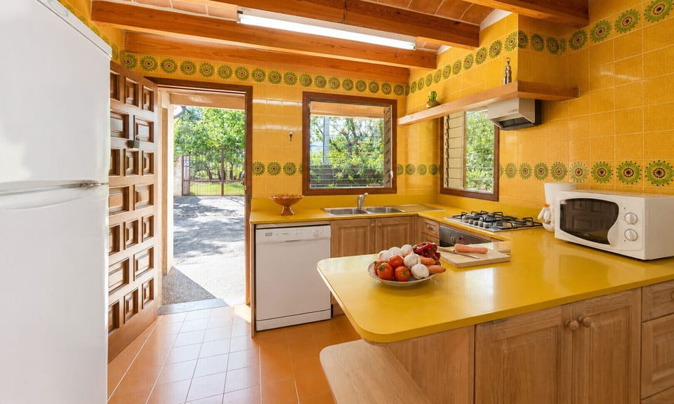 Villa Gorgs Petit in Pollensa with fully equipped kitchen, traditional Mallorcan design and bright spaces for a relaxing holiday in Mallorca.