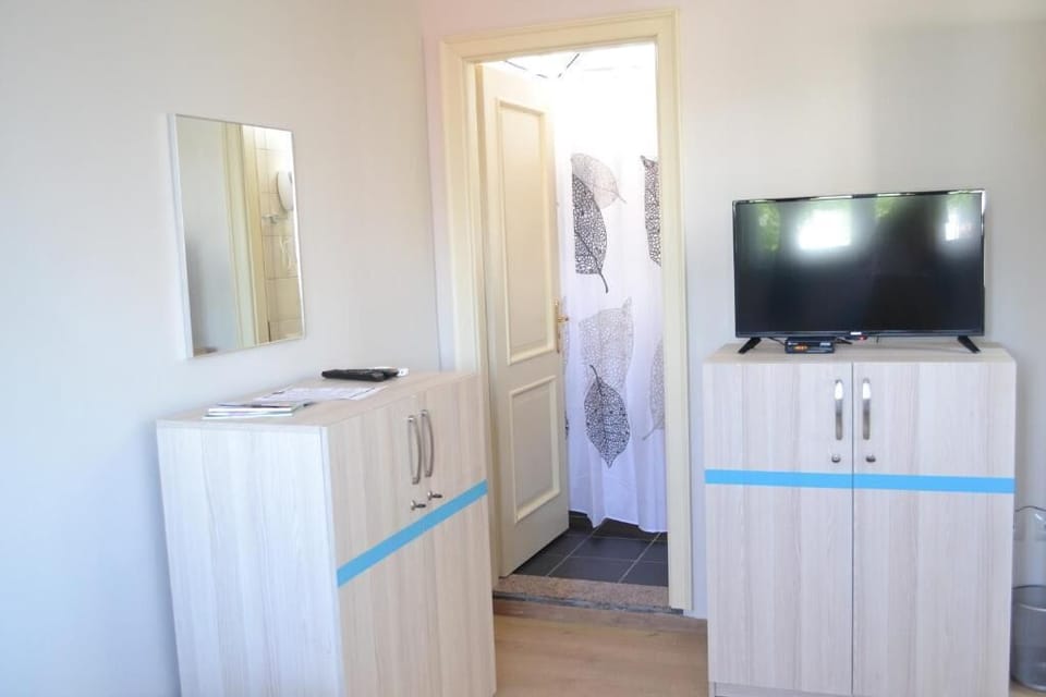 Twin Room, Private Bathroom | Interior