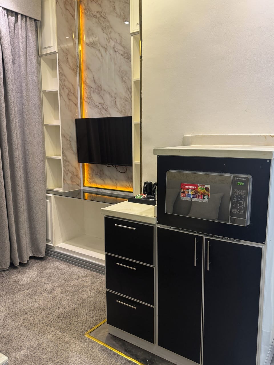 Basic Suite, City View | Private kitchen | Electric kettle