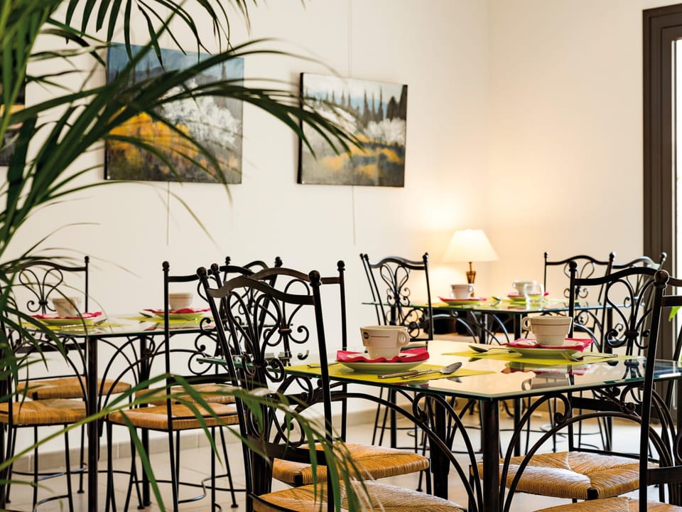 Cottage | Dining