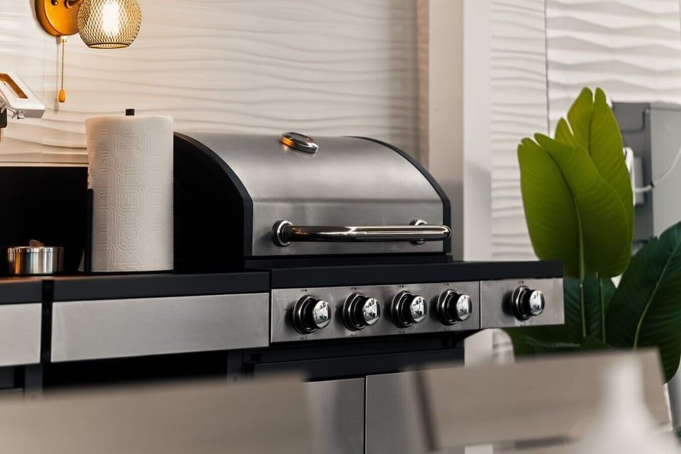 Take outdoor dining to the next level with a fully equipped private outdoor kitchen. Featuring a gas BBQ grill, hot and cold water sink, dedicated prep space, and outdoor dining area, it`s perfect for sunset dinners, family gatherings, and unforgettable e