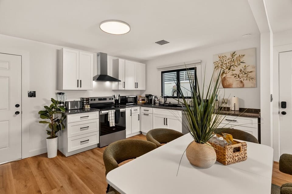 Fully Equipped Kitchen with a Smart Sink, Modern Appliances, Complimentary Premium Coffee Bar Featuring 5+ Coffee Options, and a Selection of Organic Herbal Teas. Designed for Everything from Quick Breakfasts to Relaxed Evening Gatherings.