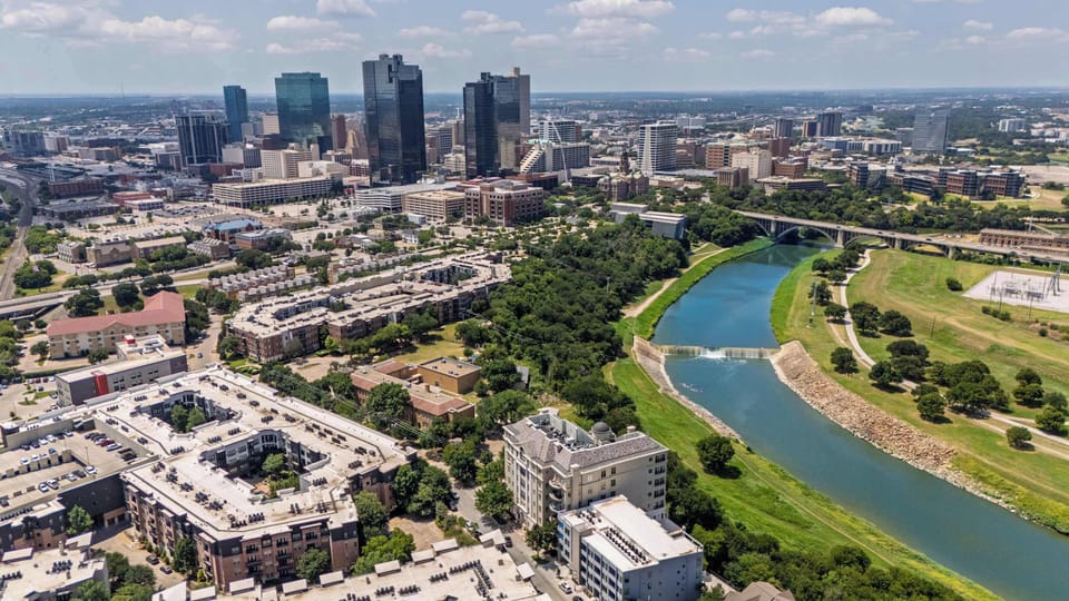 Close proximity to Downtown Fort Worth.