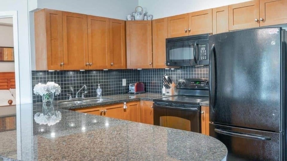 2306 Full Kitchen