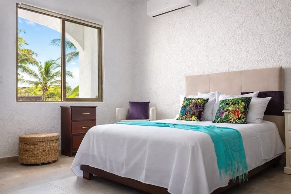 Junior Double Room, Garden View | In-room safe, WiFi (free), bed sheets