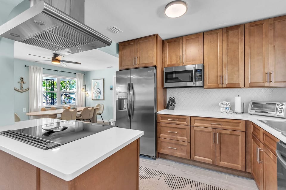 House, Multiple Beds (Sunsets and Sand Beach Getaway) | Private kitchen