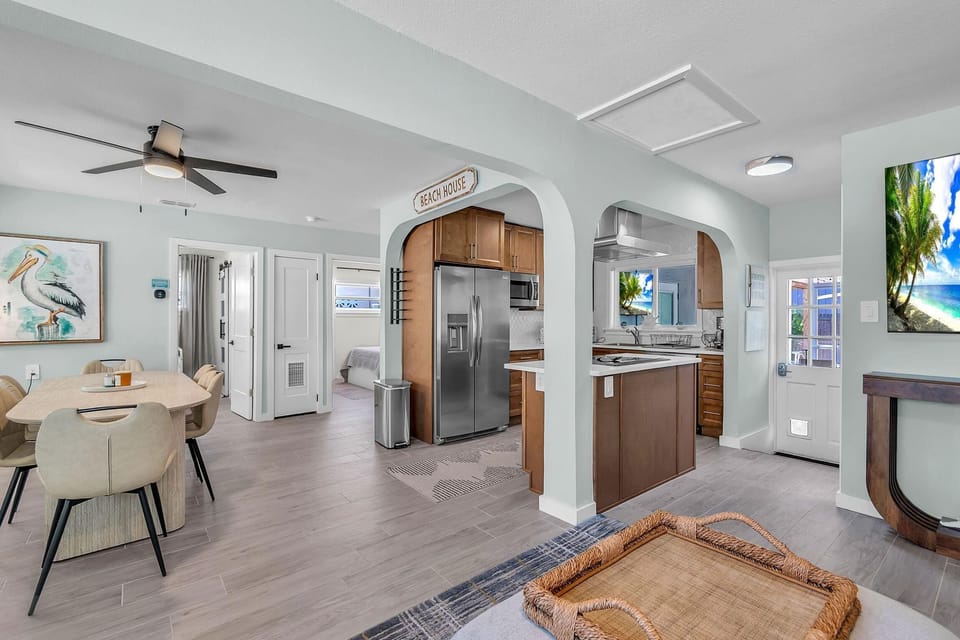 House, Multiple Beds (Sunsets and Sand Beach Getaway) | Interior
