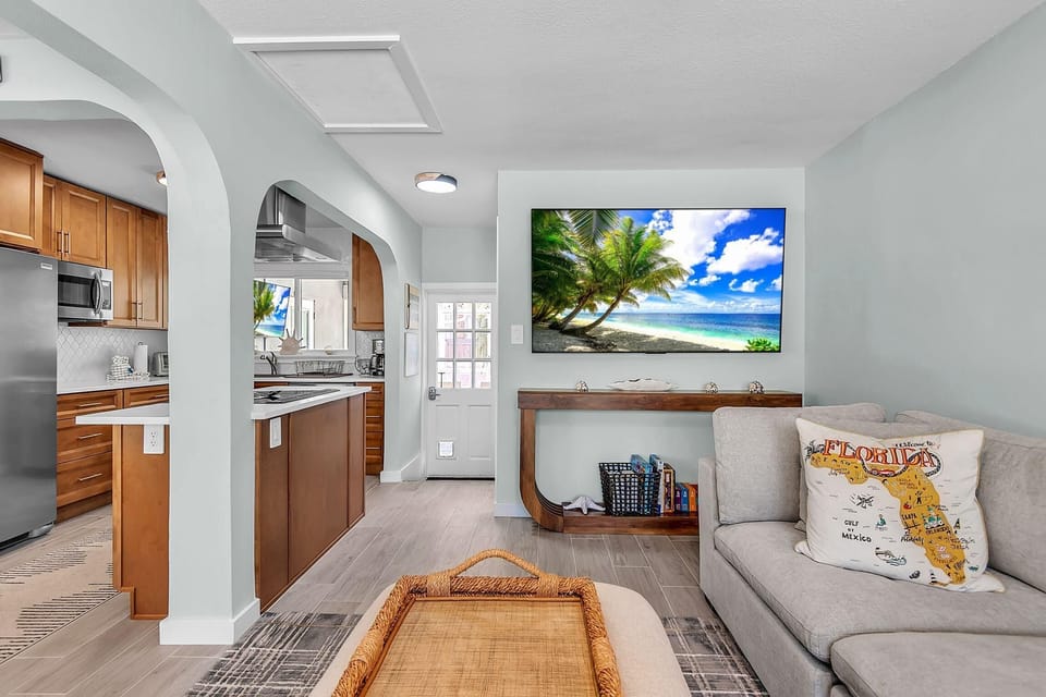 House, Multiple Beds (Sunsets and Sand Beach Getaway) | Living area