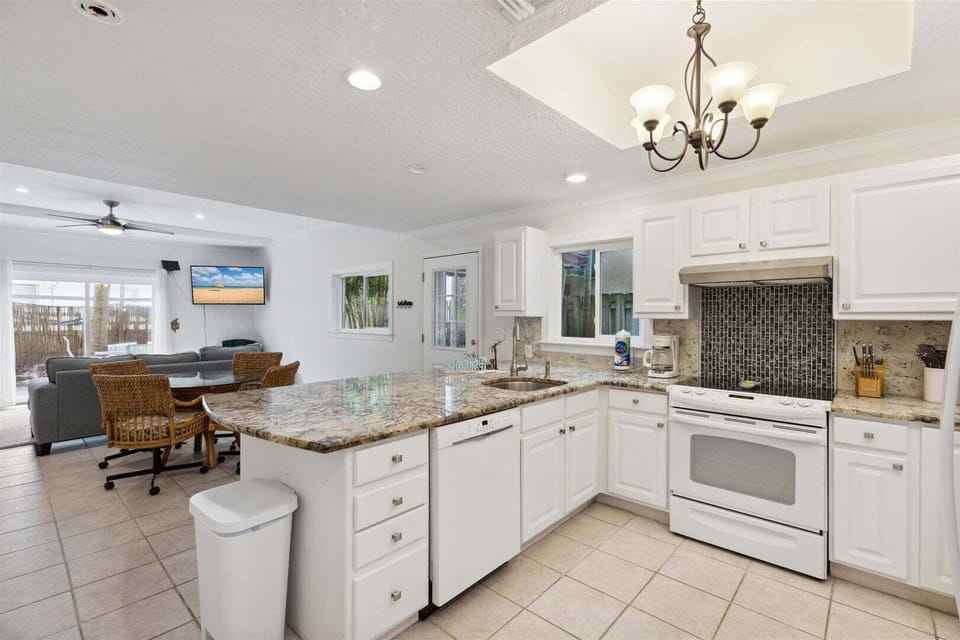 Villa (3 Bedrooms) | Private kitchen | Fridge, microwave, oven, stovetop