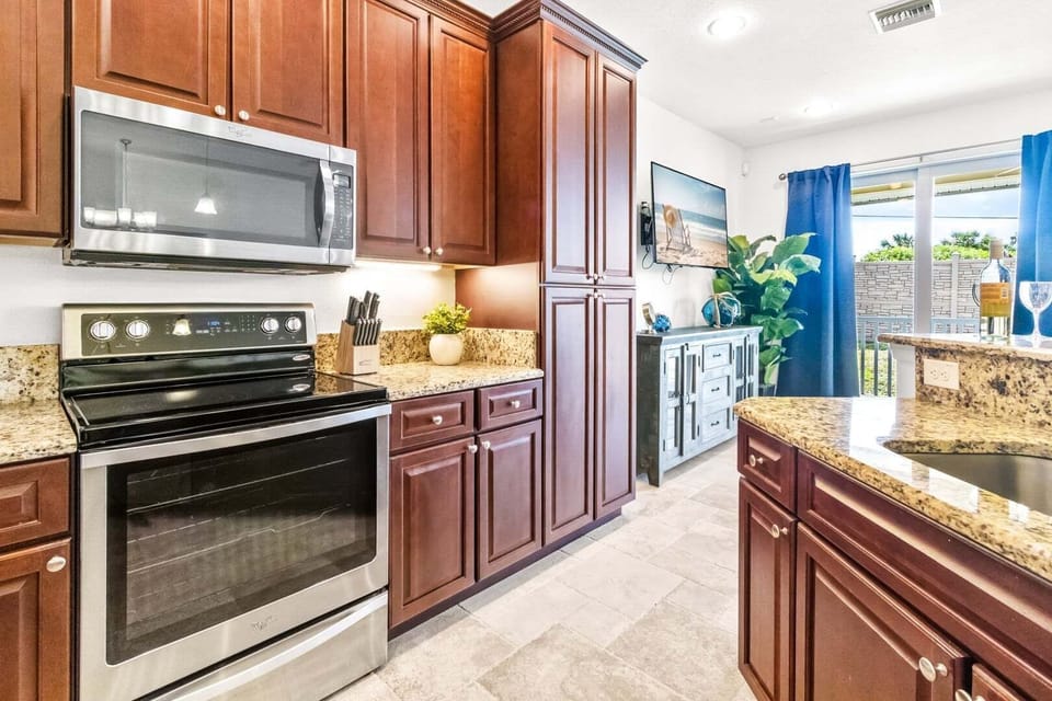 Villa (3 Bedrooms) | Private kitchen | Fridge, microwave, oven, stovetop
