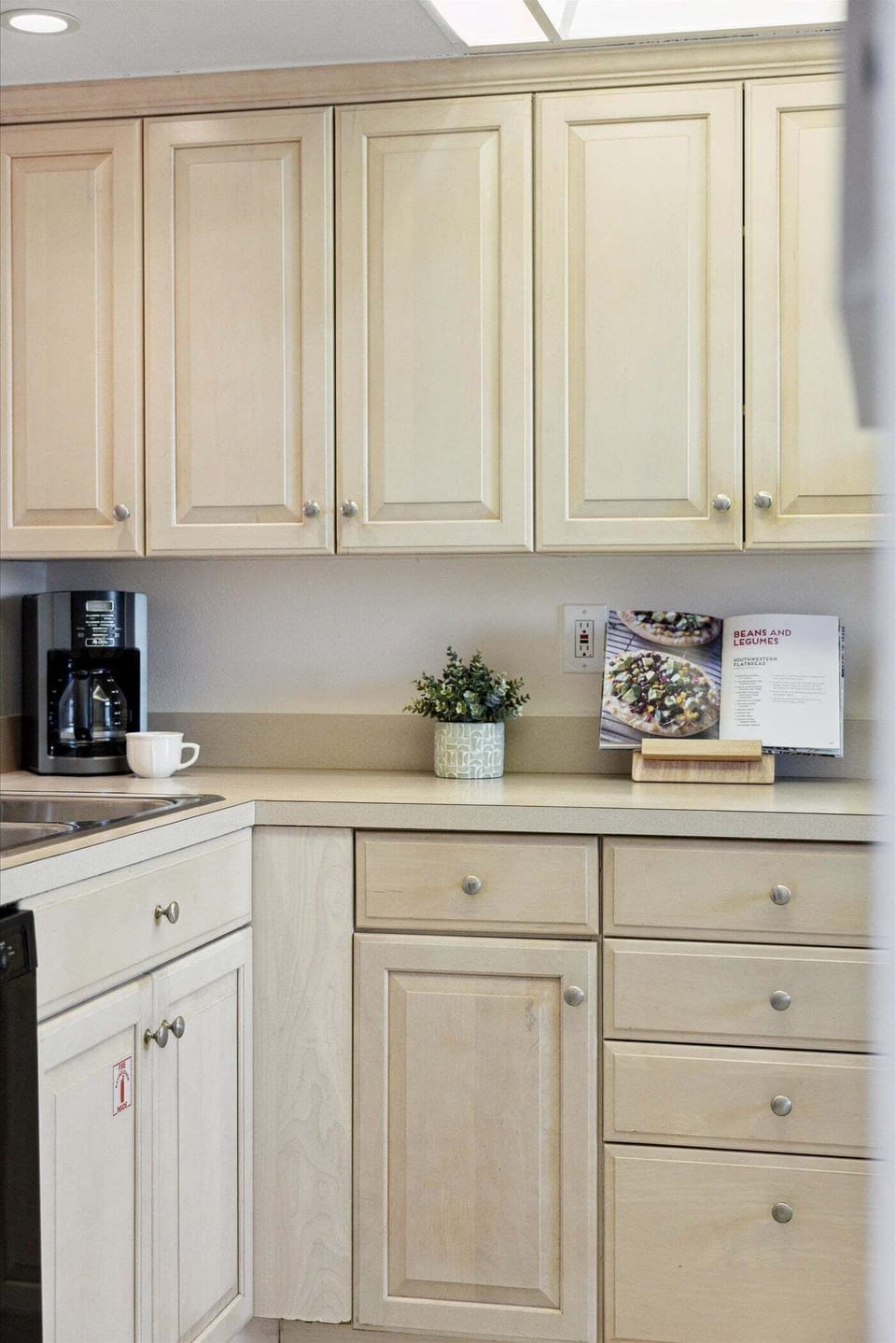Apartment (2 Bedrooms) | Coffee and/or coffee maker