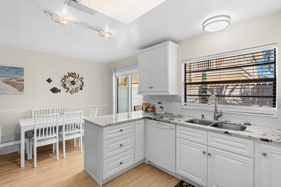 House (2 Bedrooms) | Private kitchen | Fridge, microwave, oven, stovetop